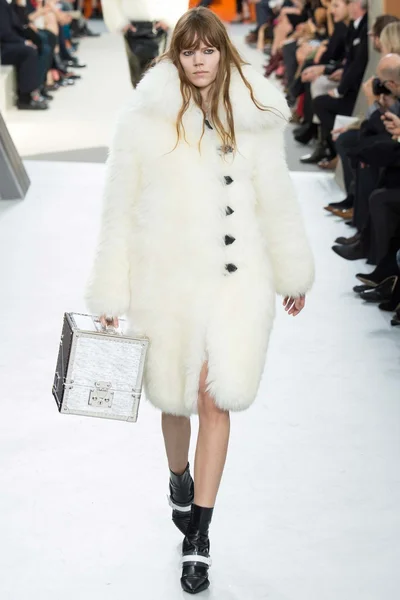 Look 1